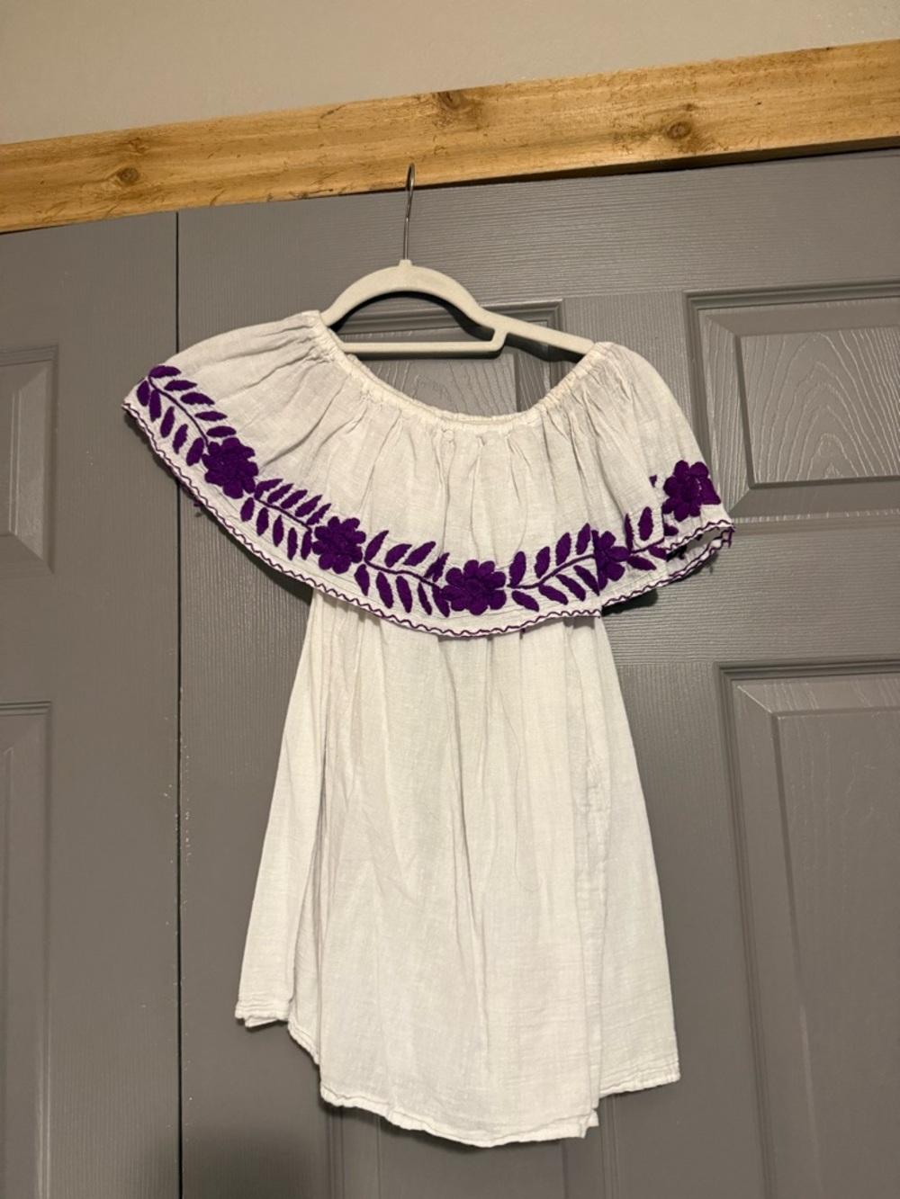 Mi Golondrina White Off-Shoulder Blousewith Purple Floral Trim